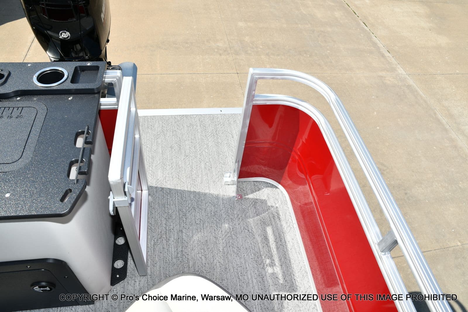 2026 Sun Tracker Fishin' Barge 22 DLX w/115HP Pro-XS 4 Stroke - 53