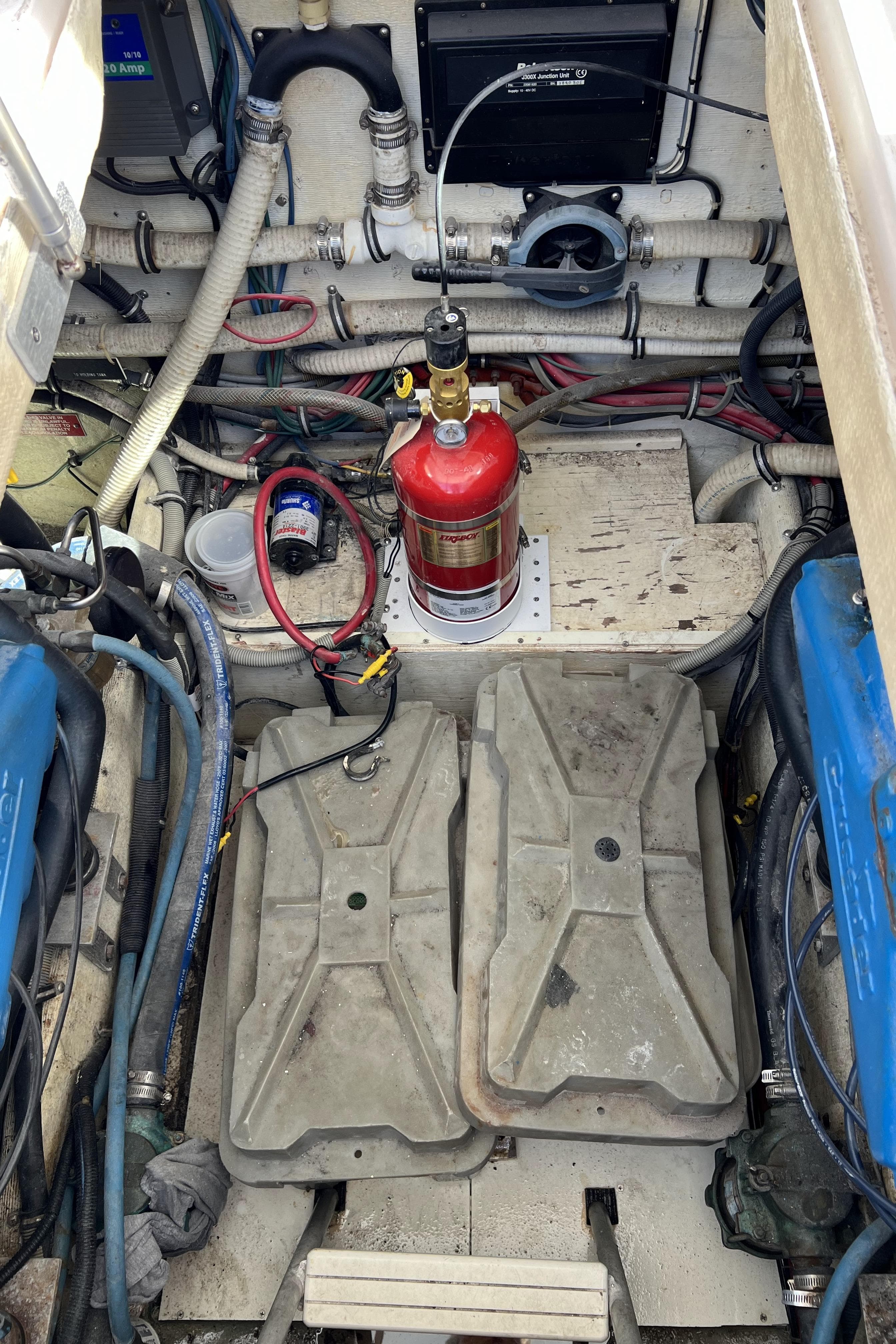 Bertram 30 Engine room