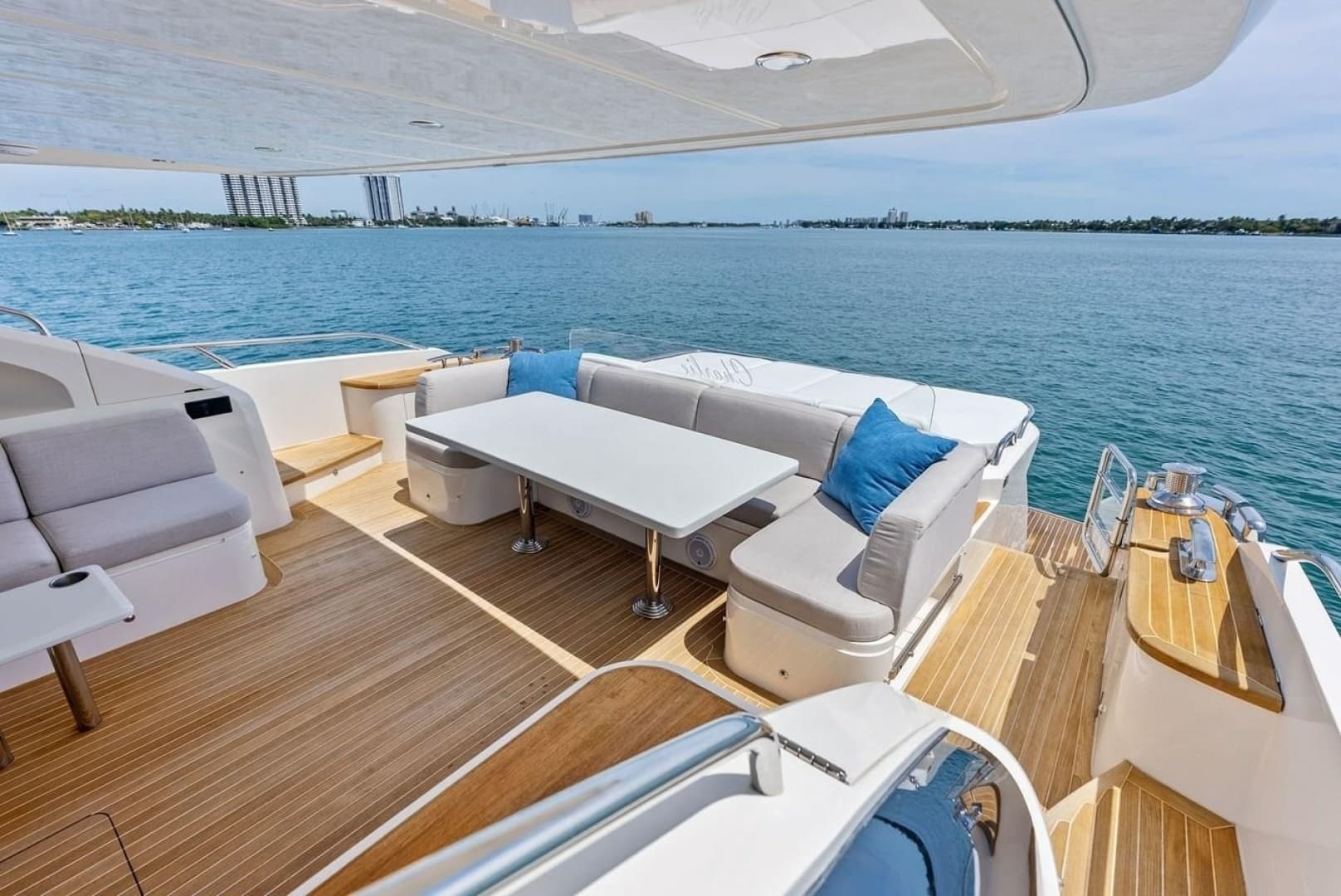 2013 Princess 78 - Image 27