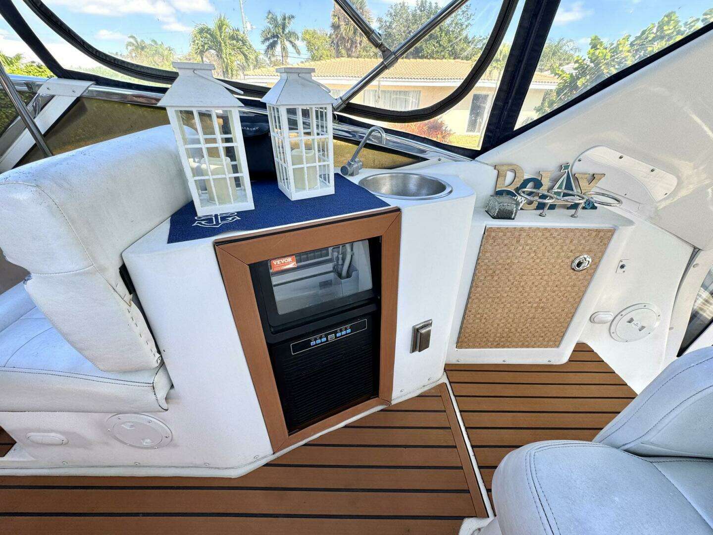 2001 Carver 40 Flybridge - Image 5