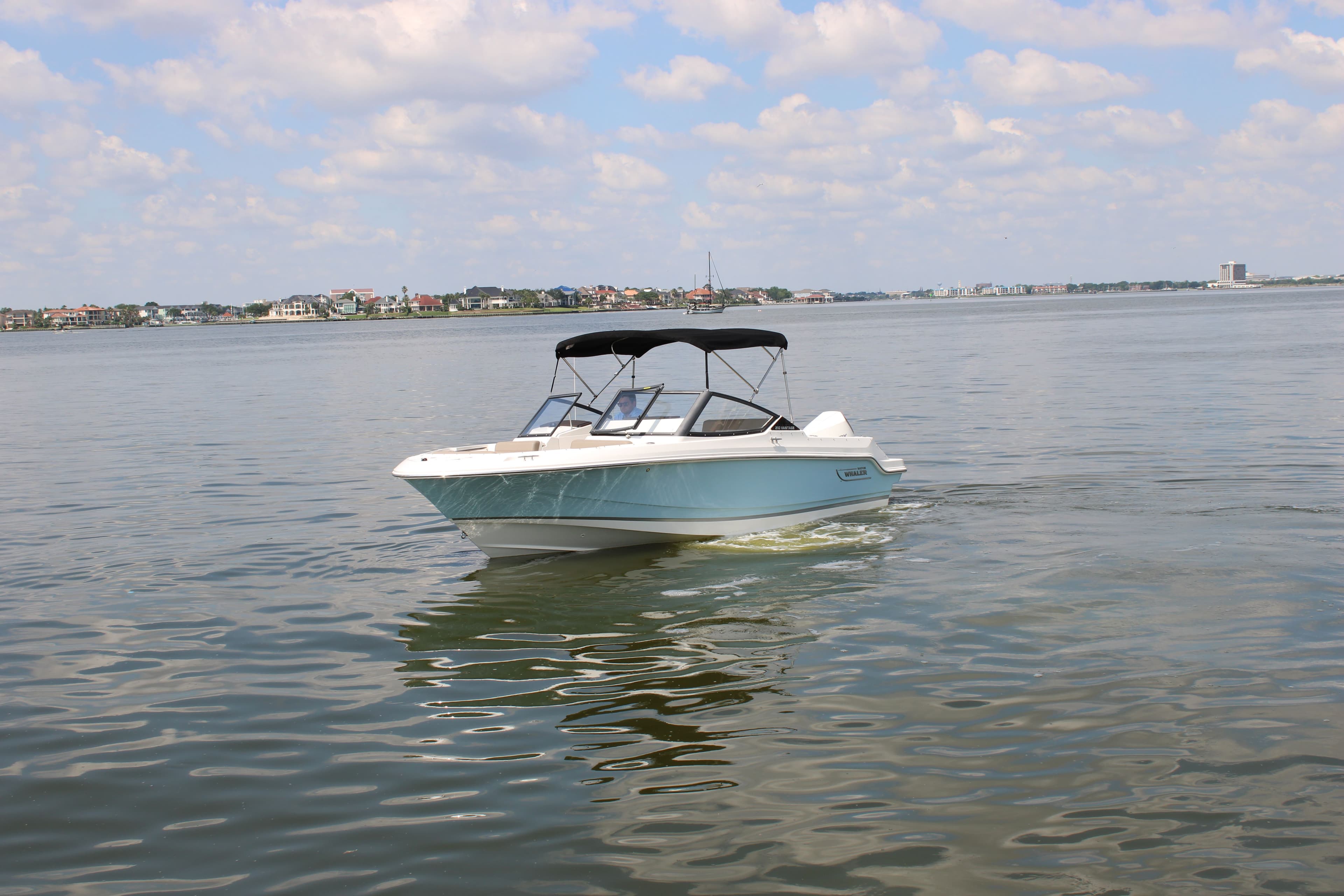 2026 Boston Whaler 210 Vantage - 2