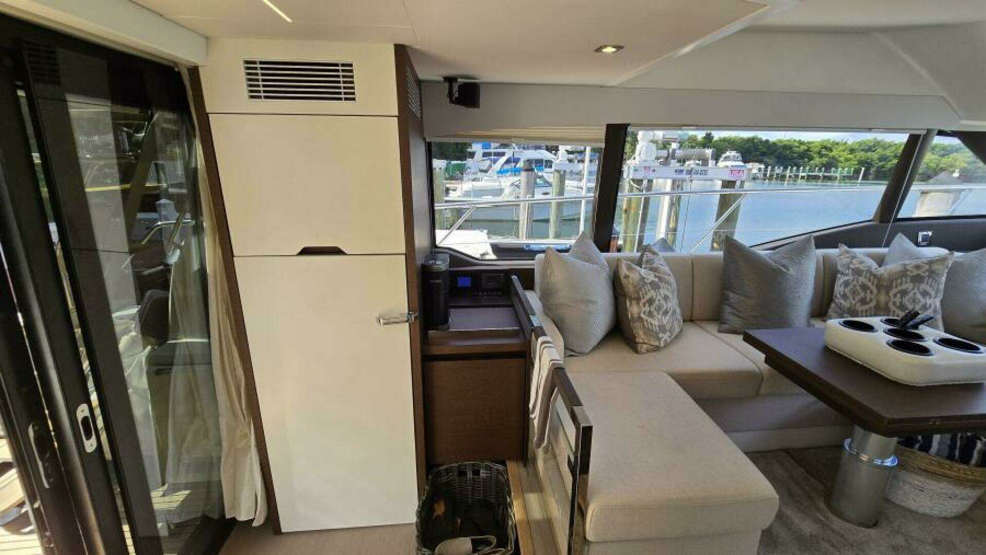 2018 Prestige 460 - Image 23