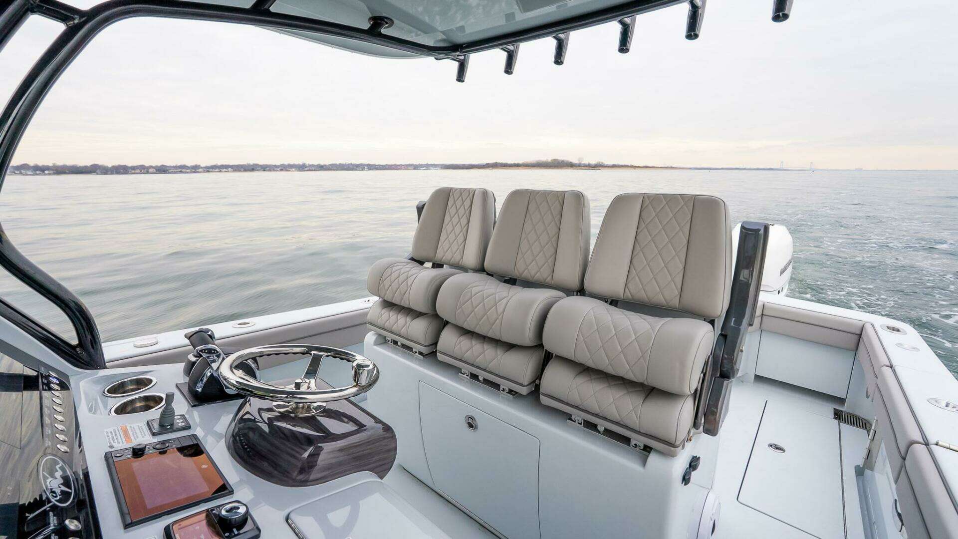 2023 Valhalla Boatworks V-33 - Image 17