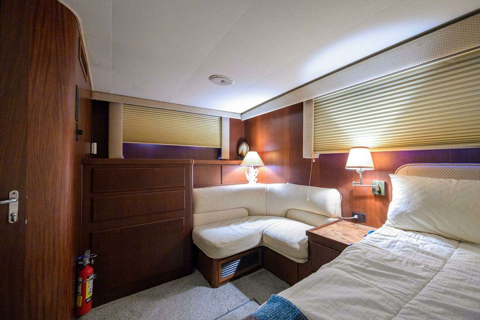 1987 Hatteras 63 Motor Yacht - Image 28