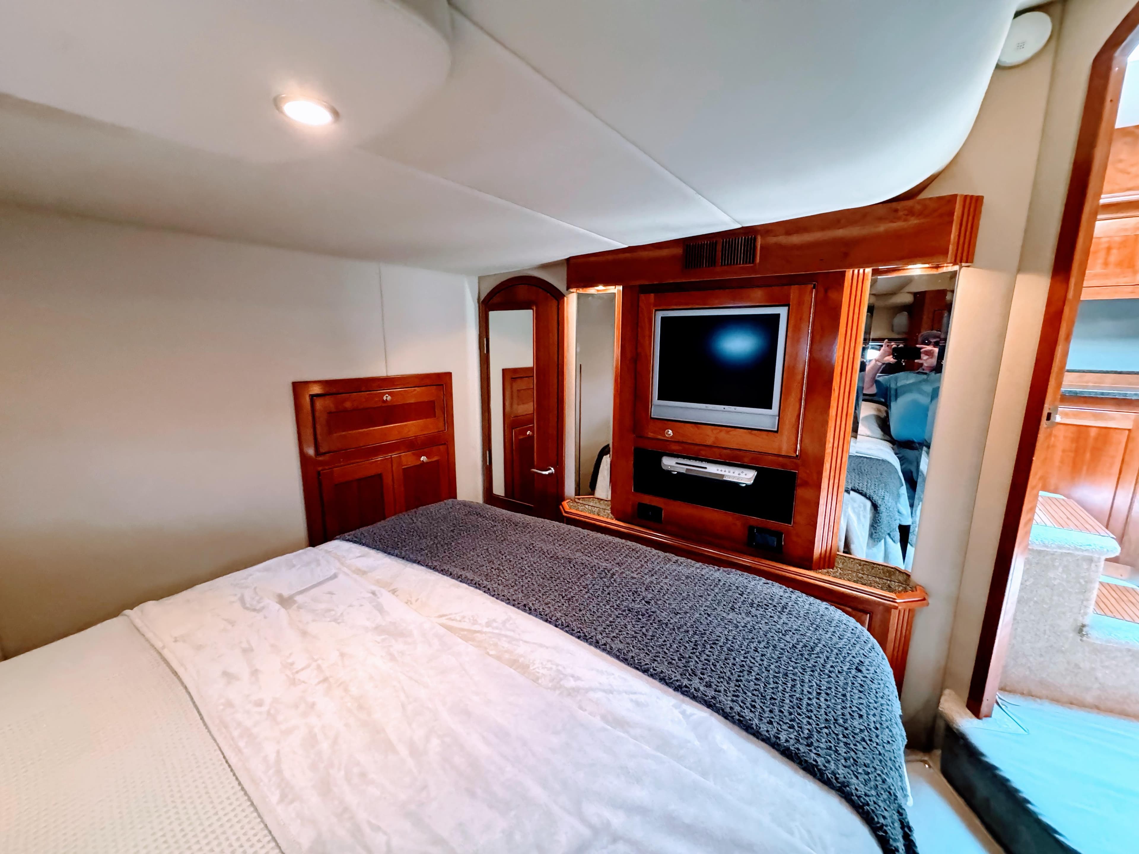 2005 Cruisers Yachts 540 Express - 53
