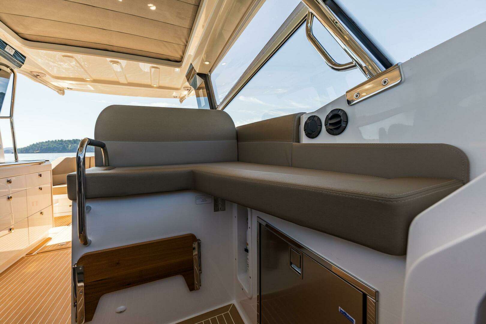2025 Nimbus W11 - Image 19