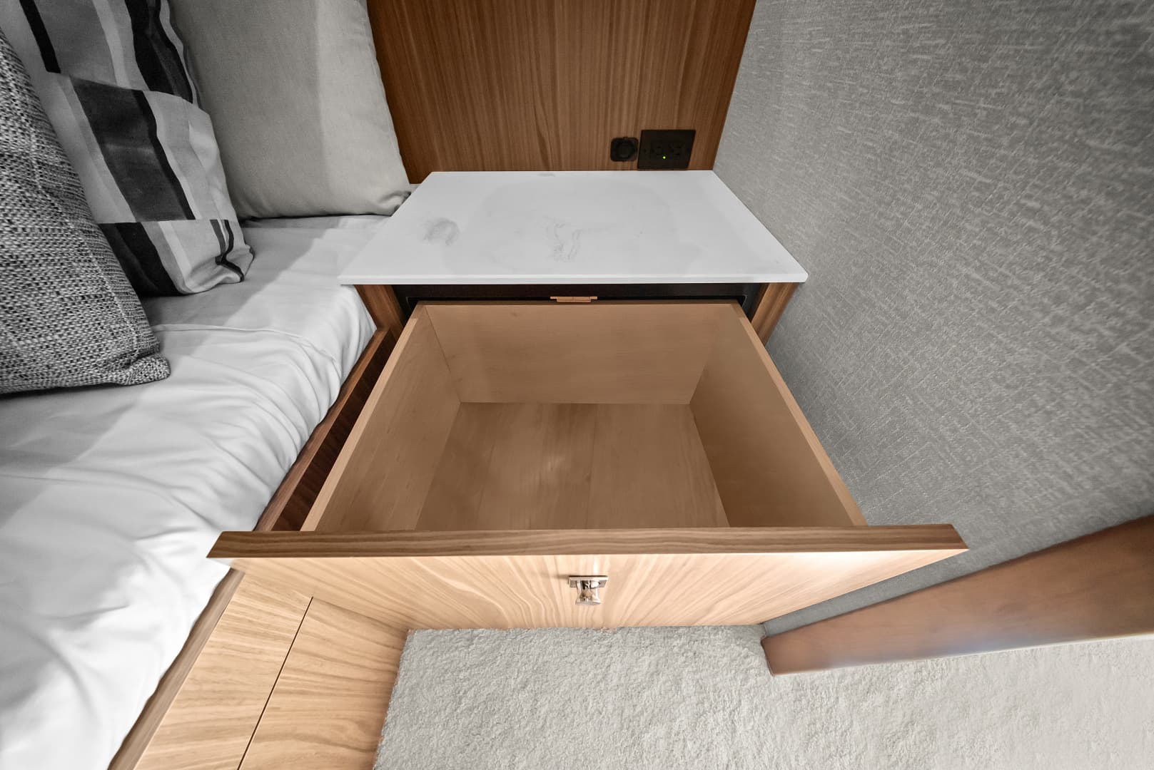 2025 Cruisers Yachts 50 Cantius - Image 63