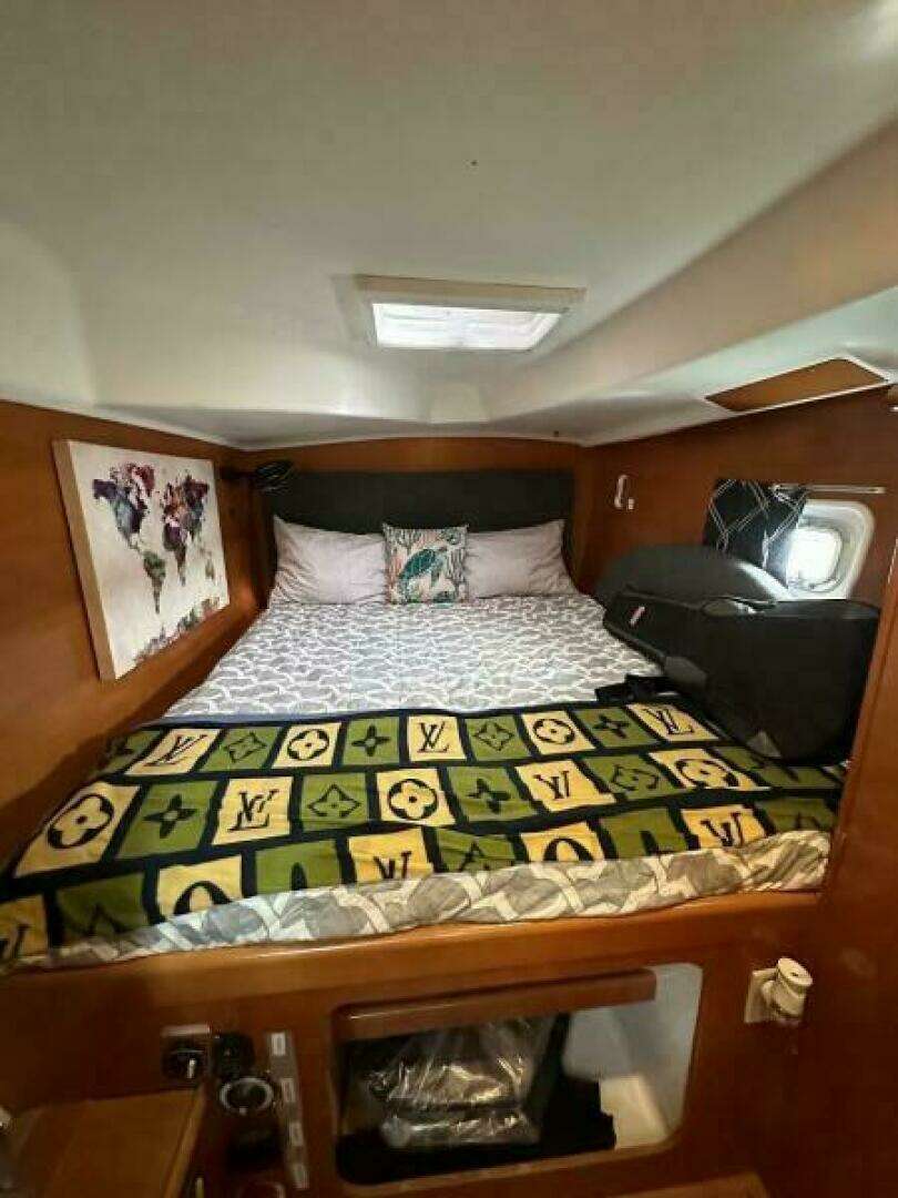 2004 Lagoon 380 - Image 18