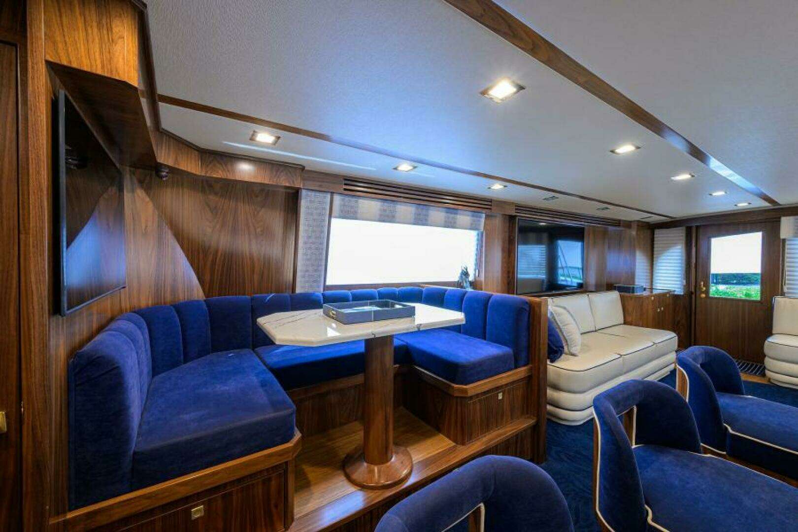 2024 Viking 80 Convertible - Image 8