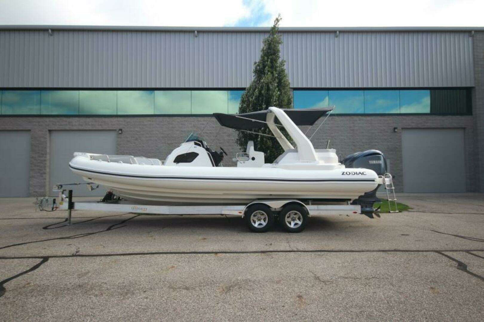 2024 Zodiac Medline 9 NEO - Image 2