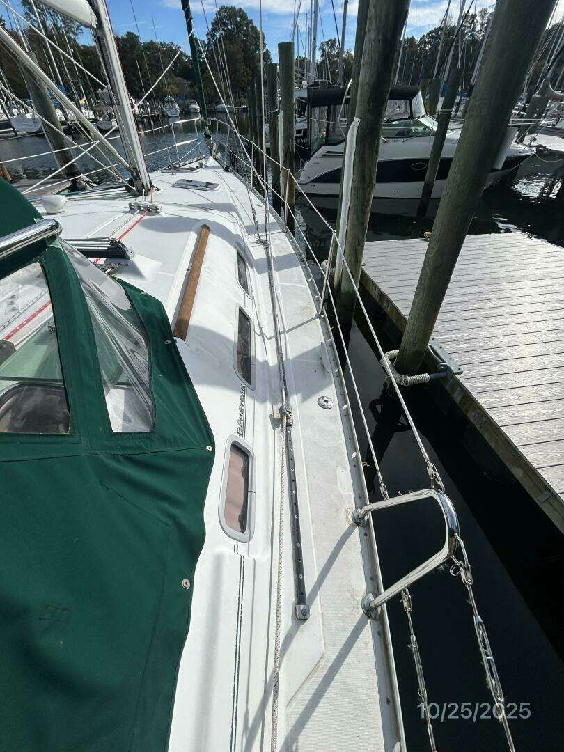 2007 Beneteau 373 - Image 16