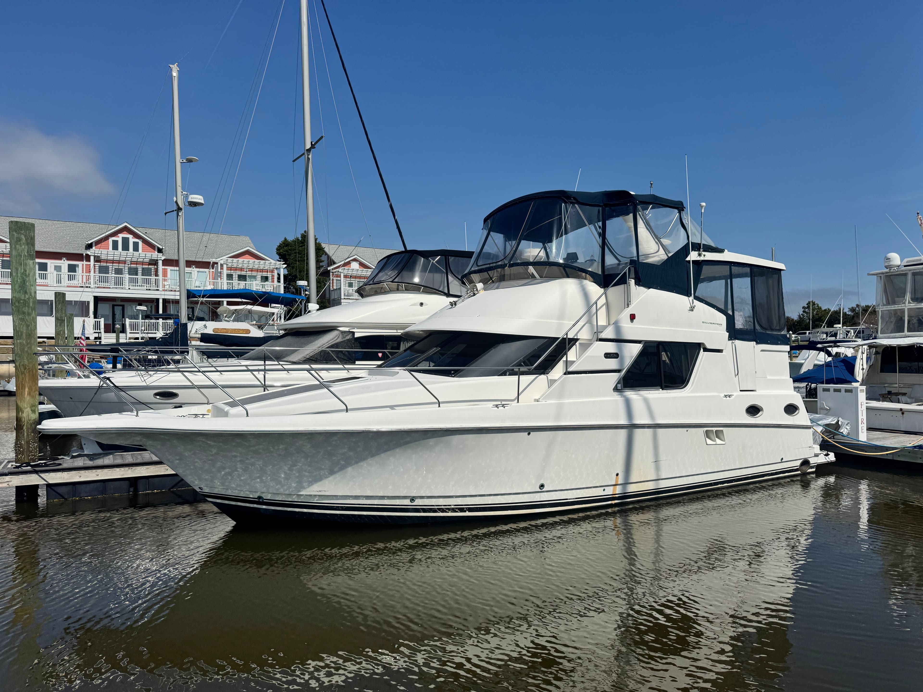 2000 Silverton 392 Motor Yacht