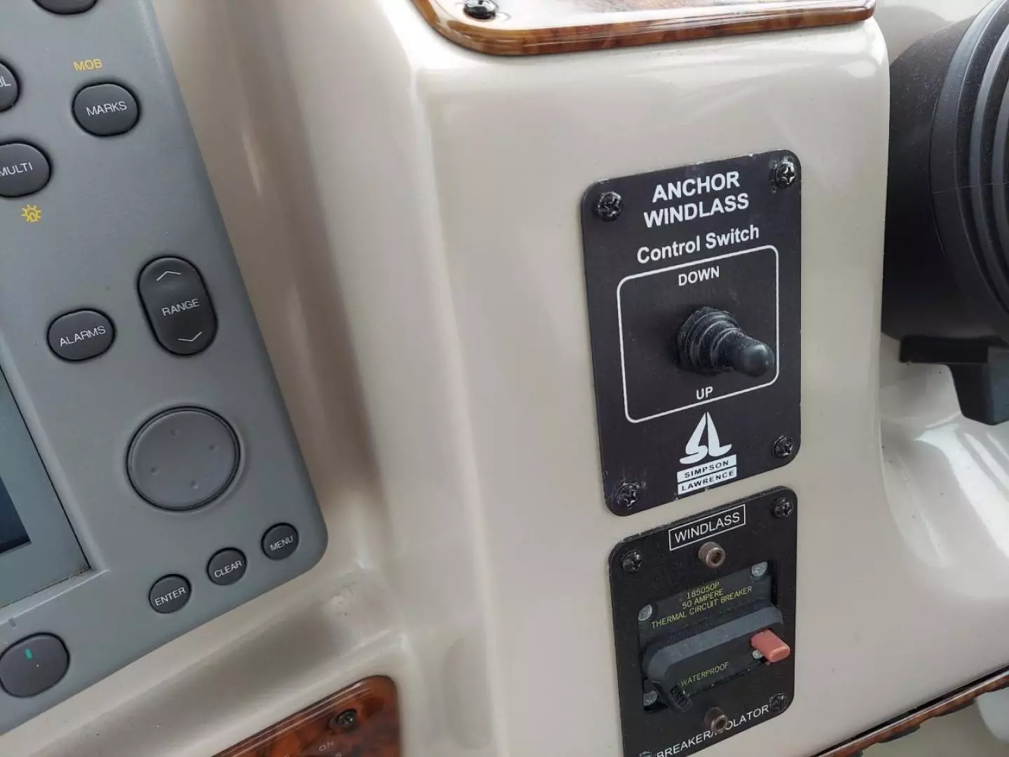 2004 Rinker 342 Fiesta Vee - Image 21