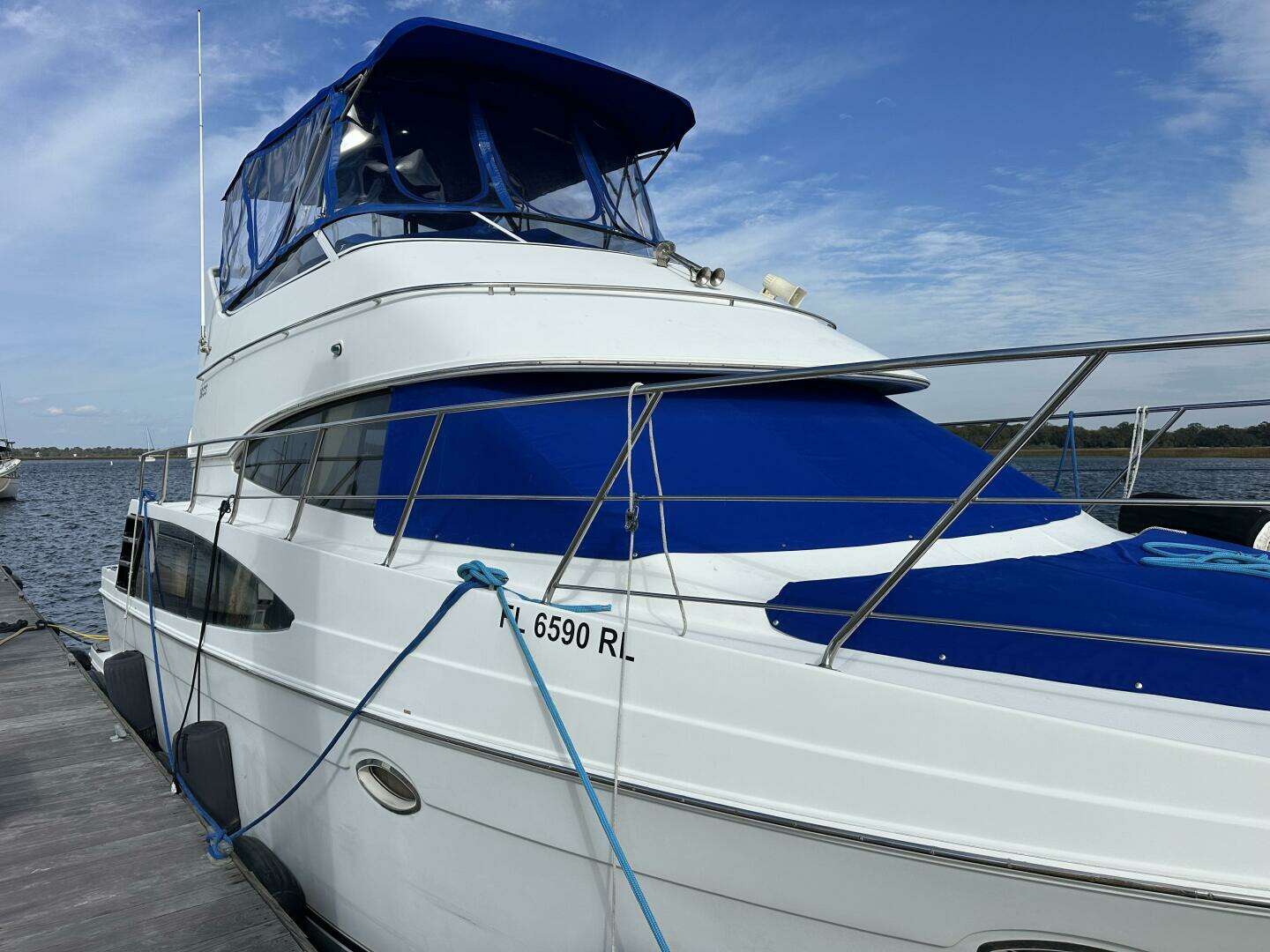 2005 Carver 36 SS - Image 11