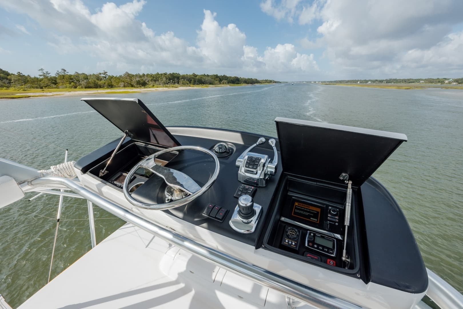 2015 Jarrett Bay Hardtop Express - Image 31
