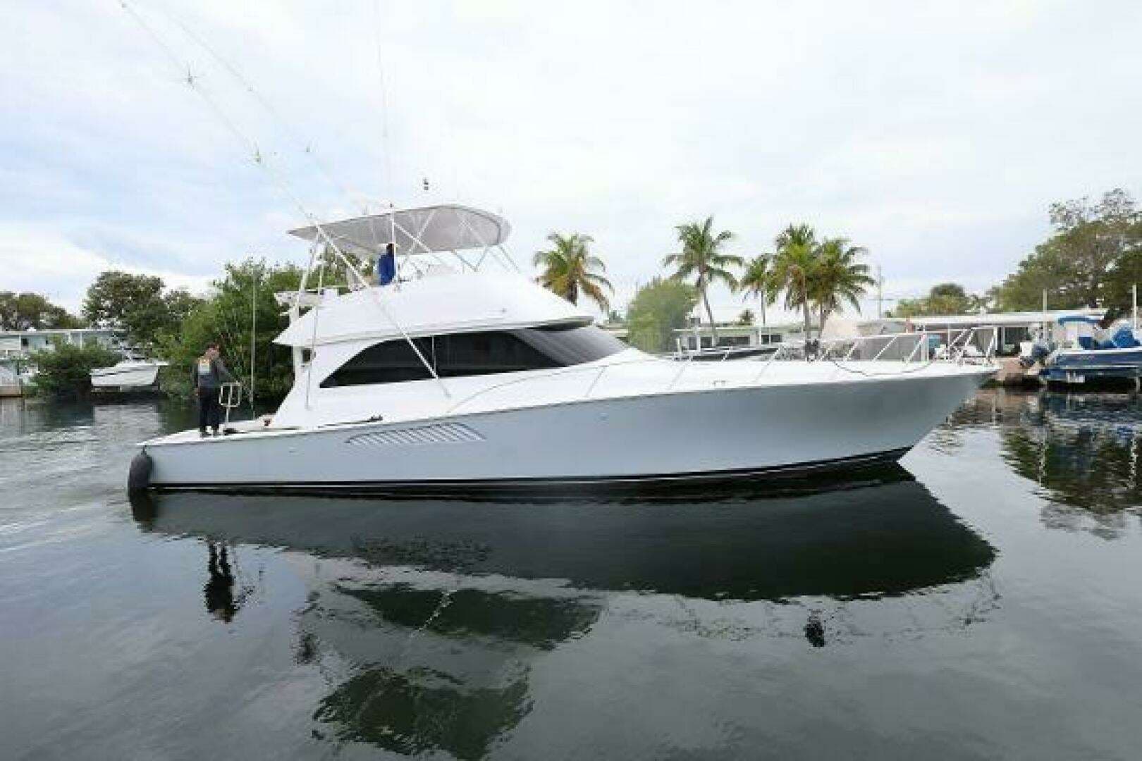 2005 Viking 52 Convertible - Image 3