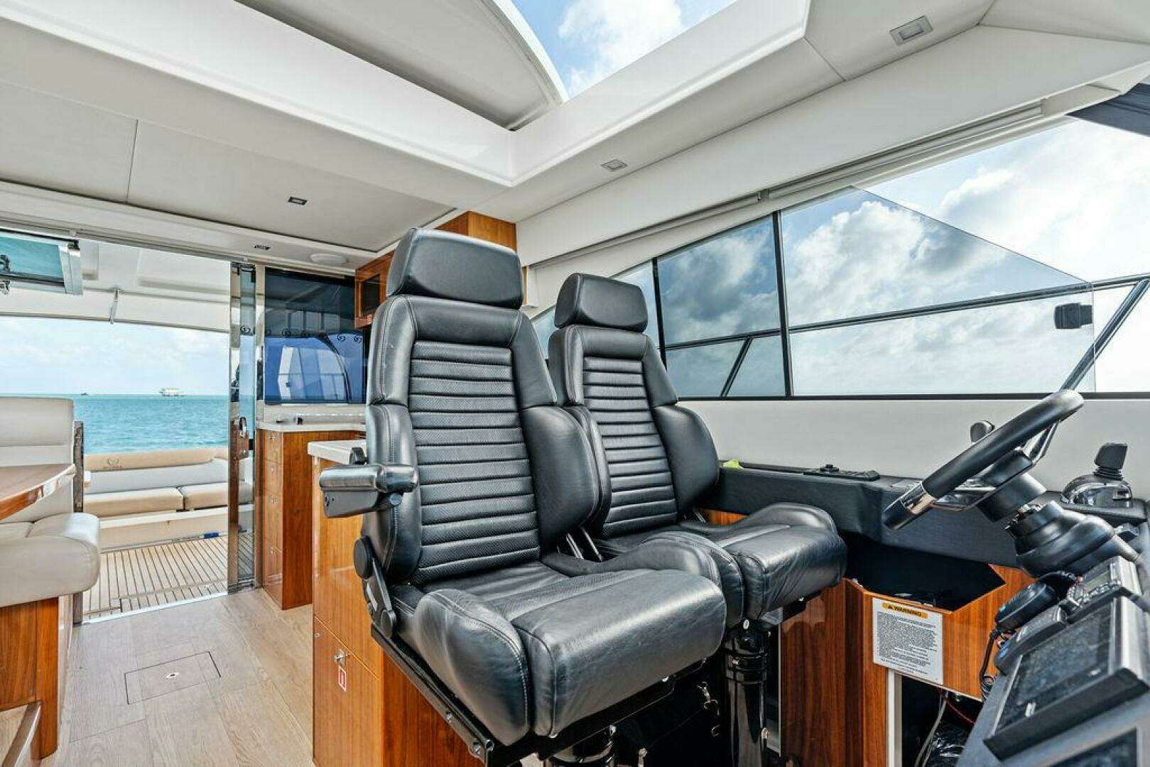 2018 Riviera 4800 Sport Yacht - Image 19