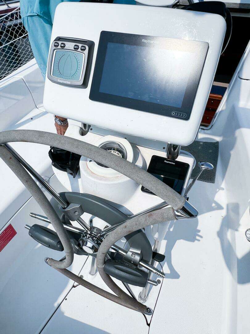 2002 Hunter 356 - Image 7