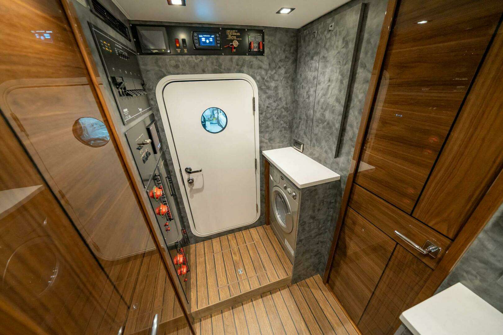 2026 Viking 90 Sky Bridge - Image 3