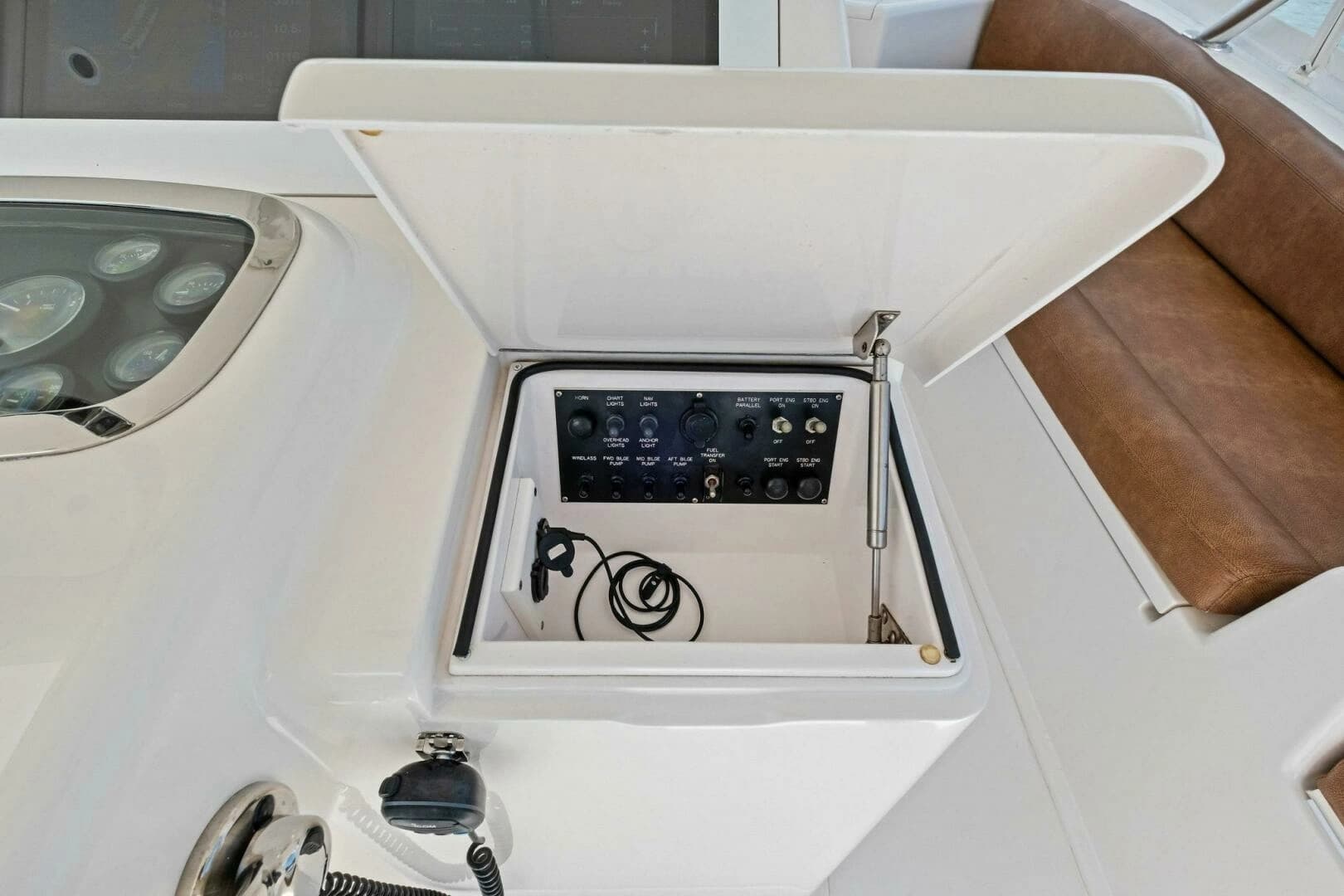 2006 Viking 56 Convertible - Image 48
