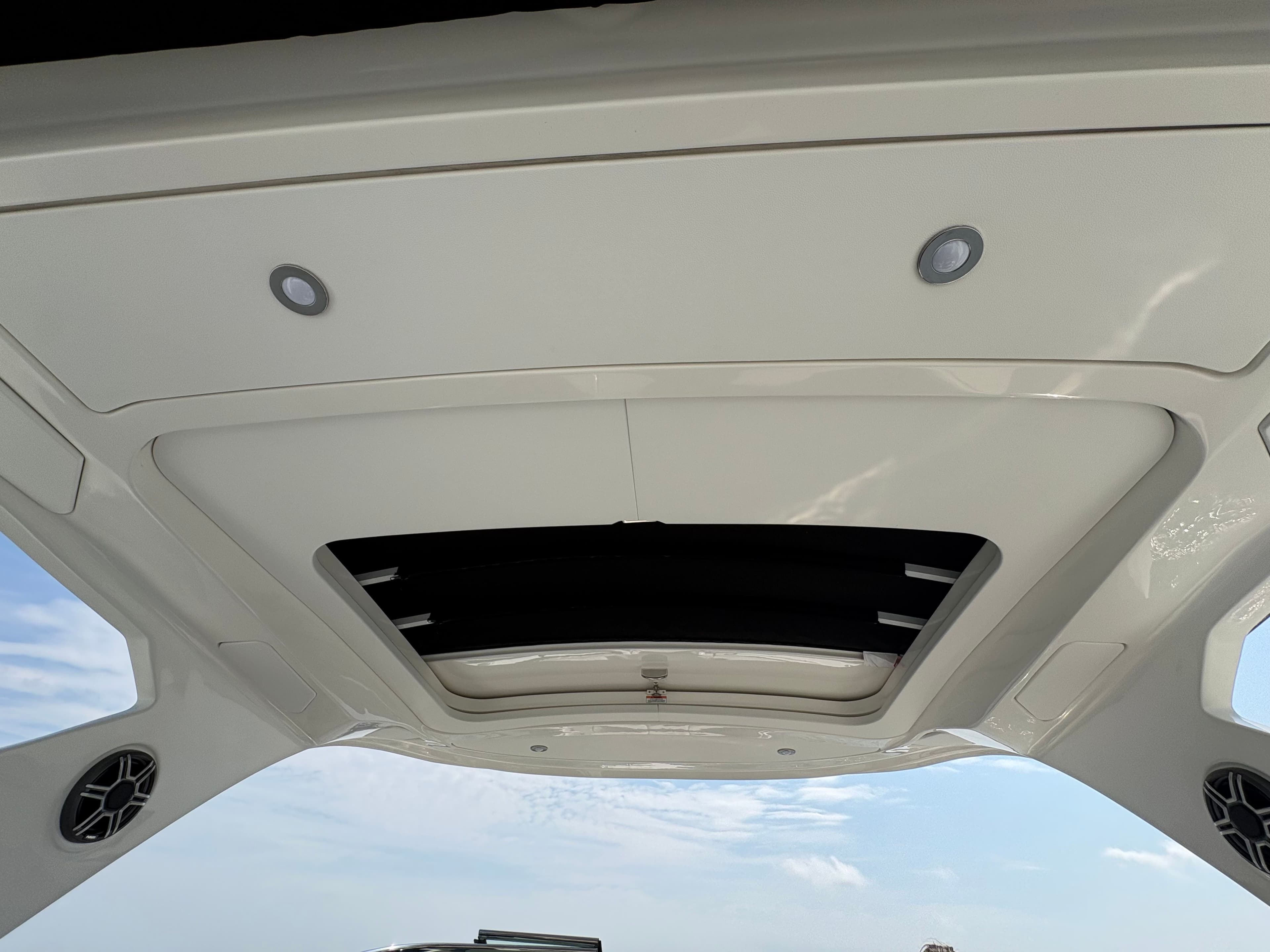 2026 Sea Ray SLX 310 Outboard - 25