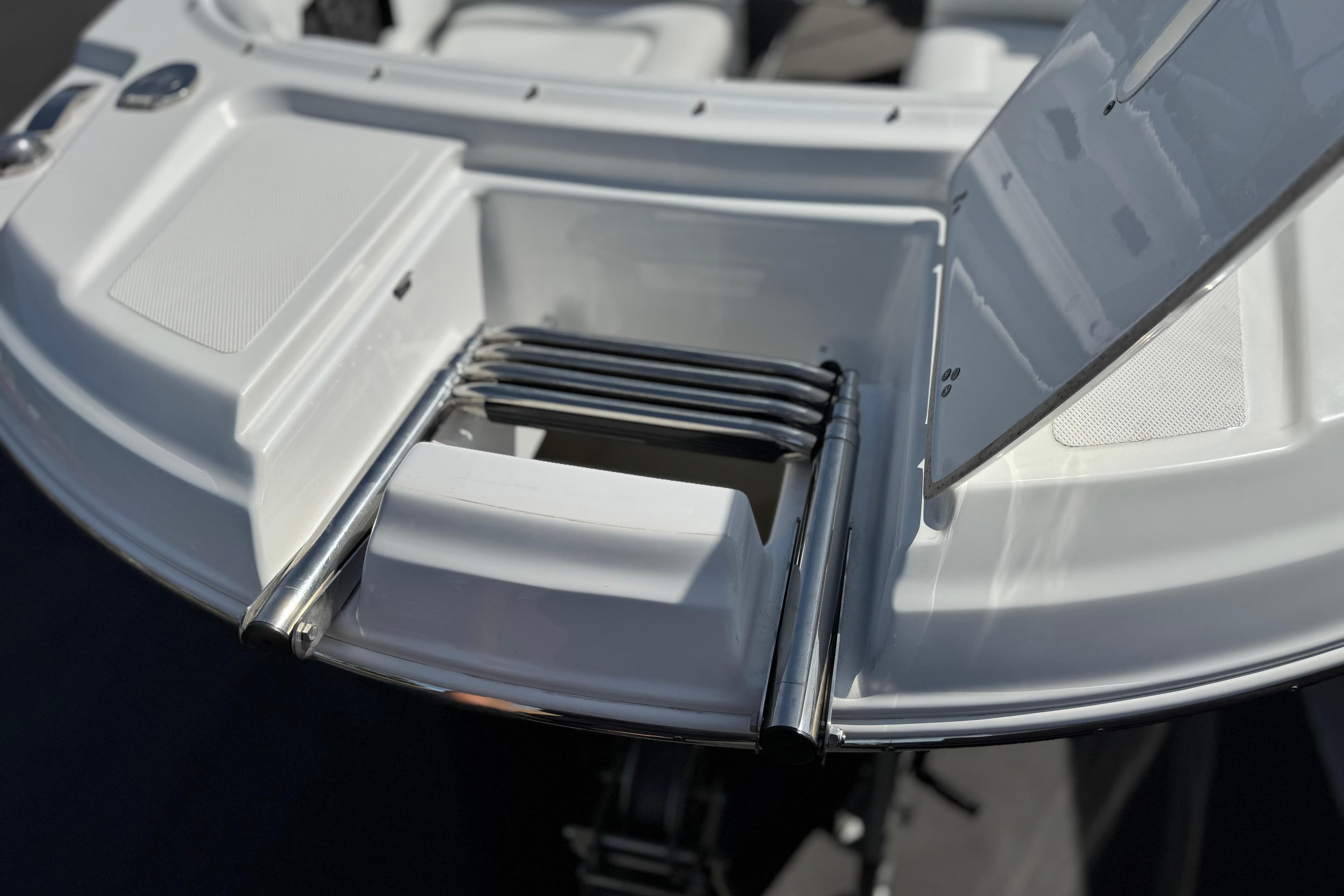 2023 Four Winns HD3 boat with foldable swim ladder on deck.