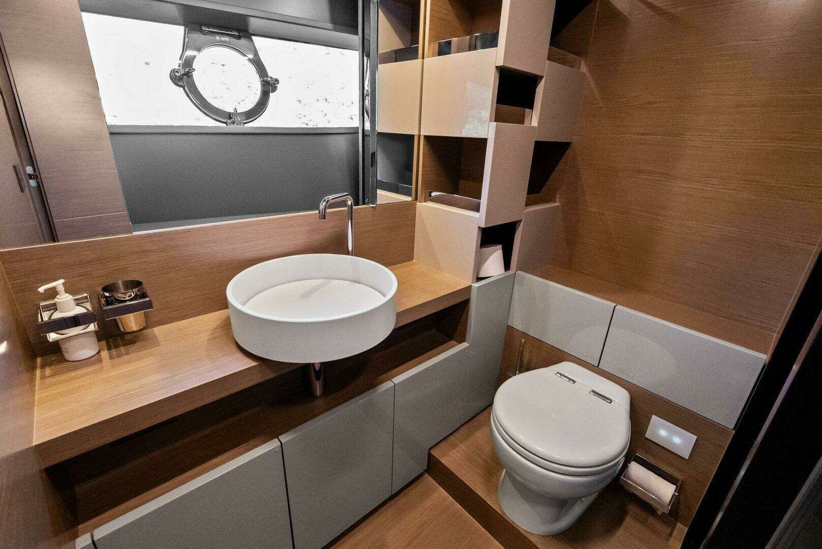 2019 Ferretti Yachts 780 - Image 52