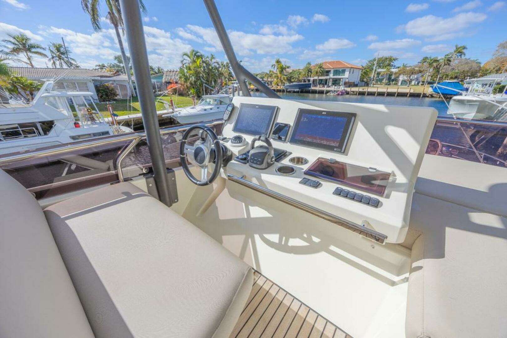 2021 Prestige 520 Flybridge - Image 28