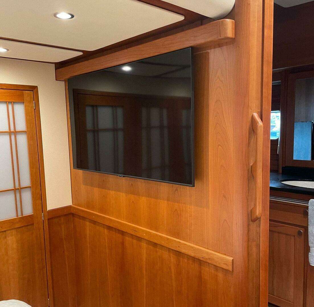 2021 Sabre 58 Salon Express - Image 24