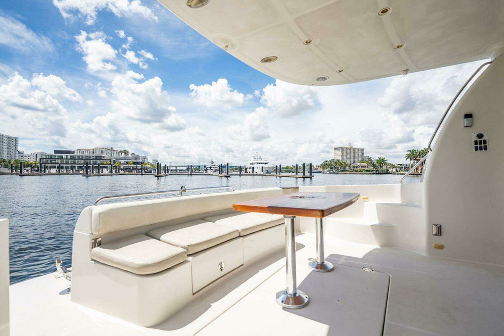 2005 Carver 56 Voyager - Image 6