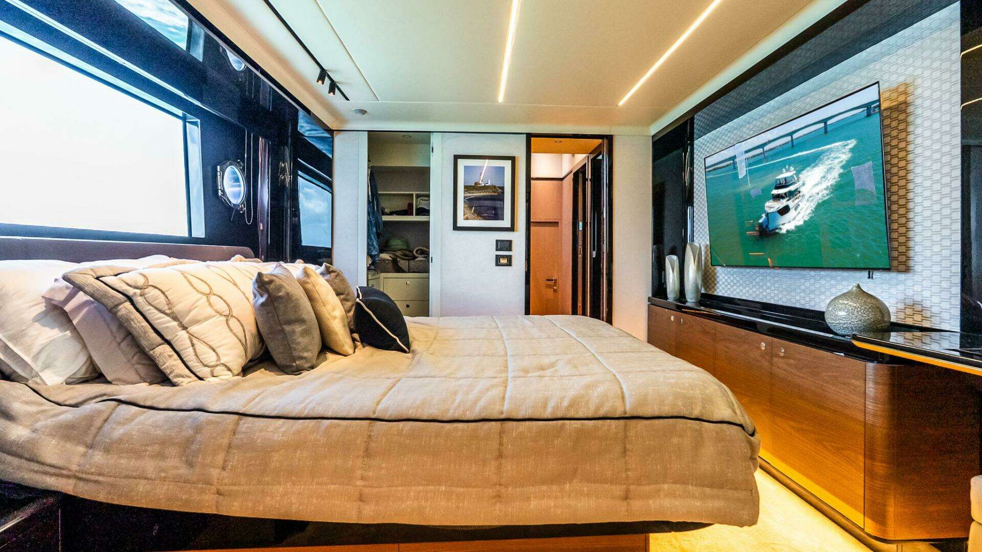 2022 Absolute 64 Navetta - Image 94