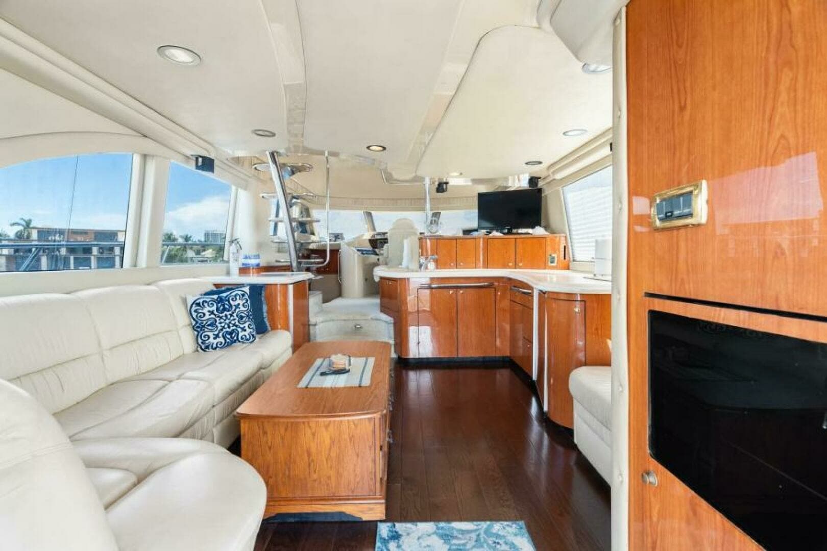 2001 Sea Ray 540 Cockpit Motor Yacht - Image 18
