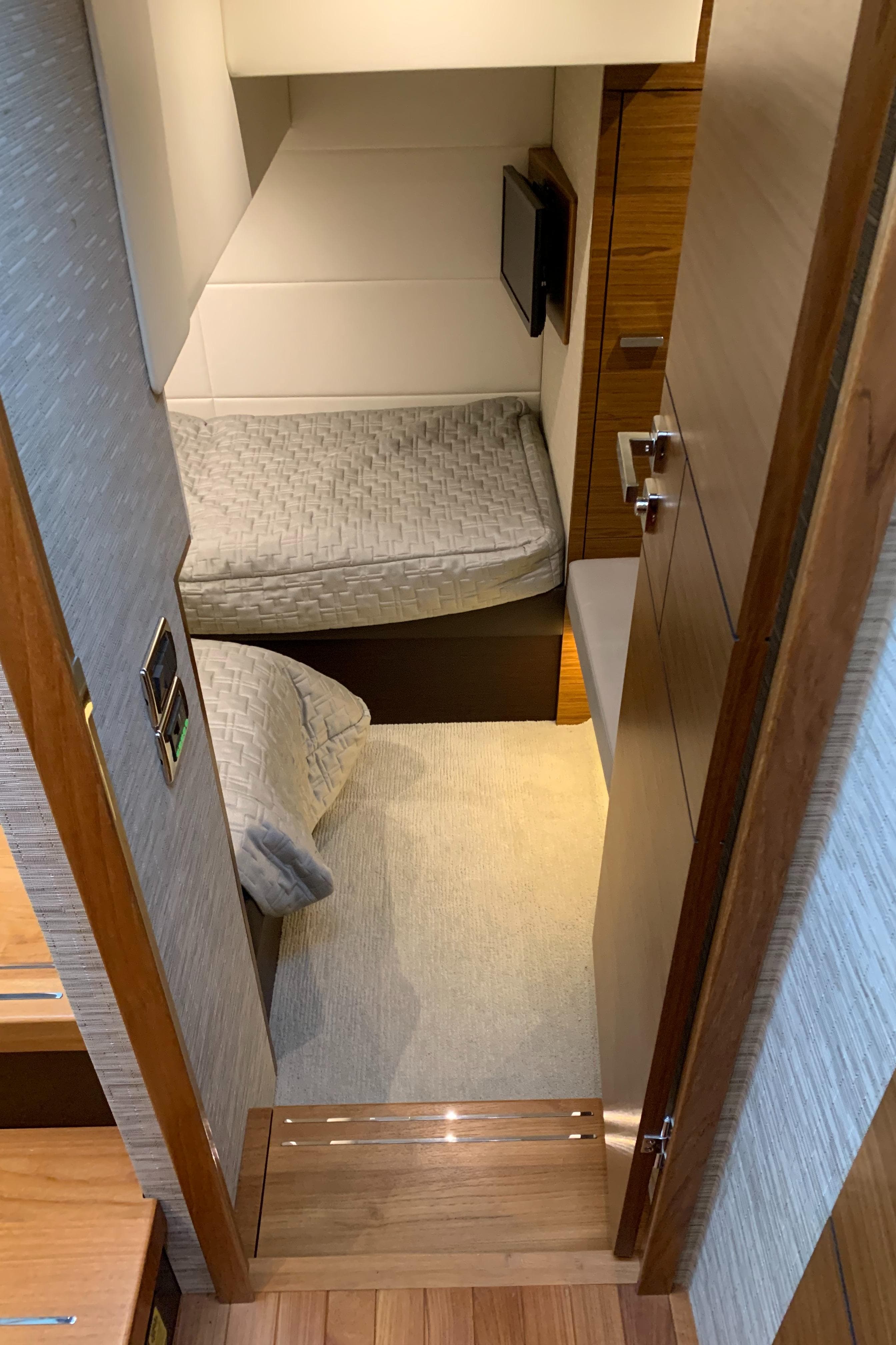 VIP companionway
