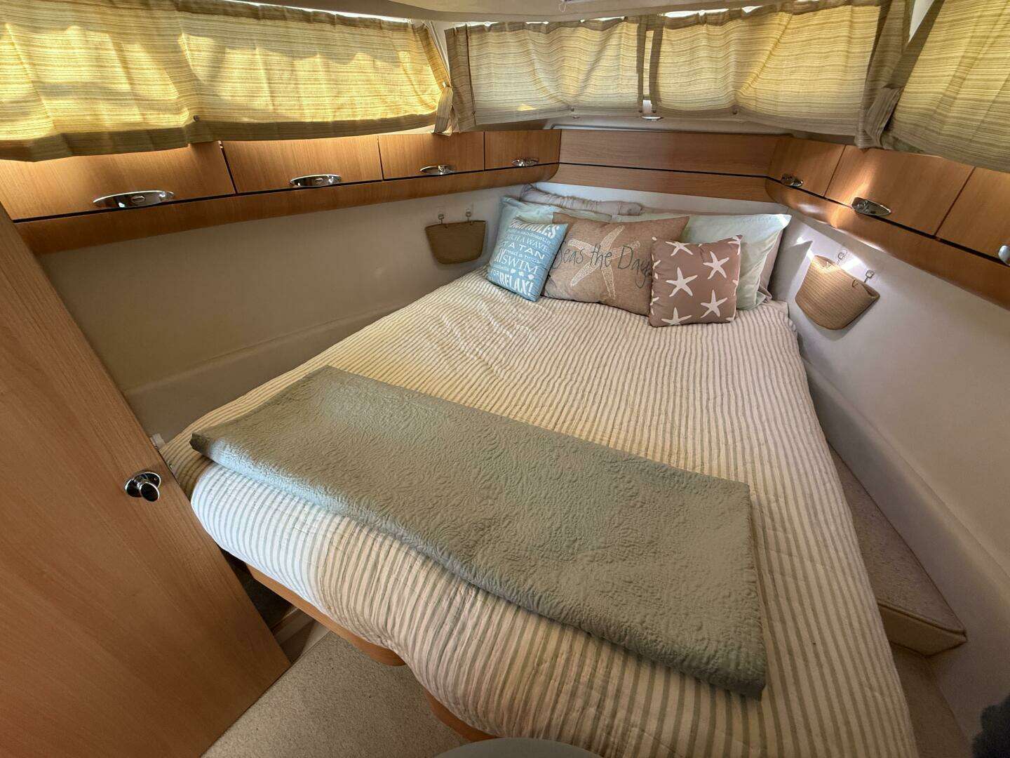 2013 Greenline 33 - Image 45