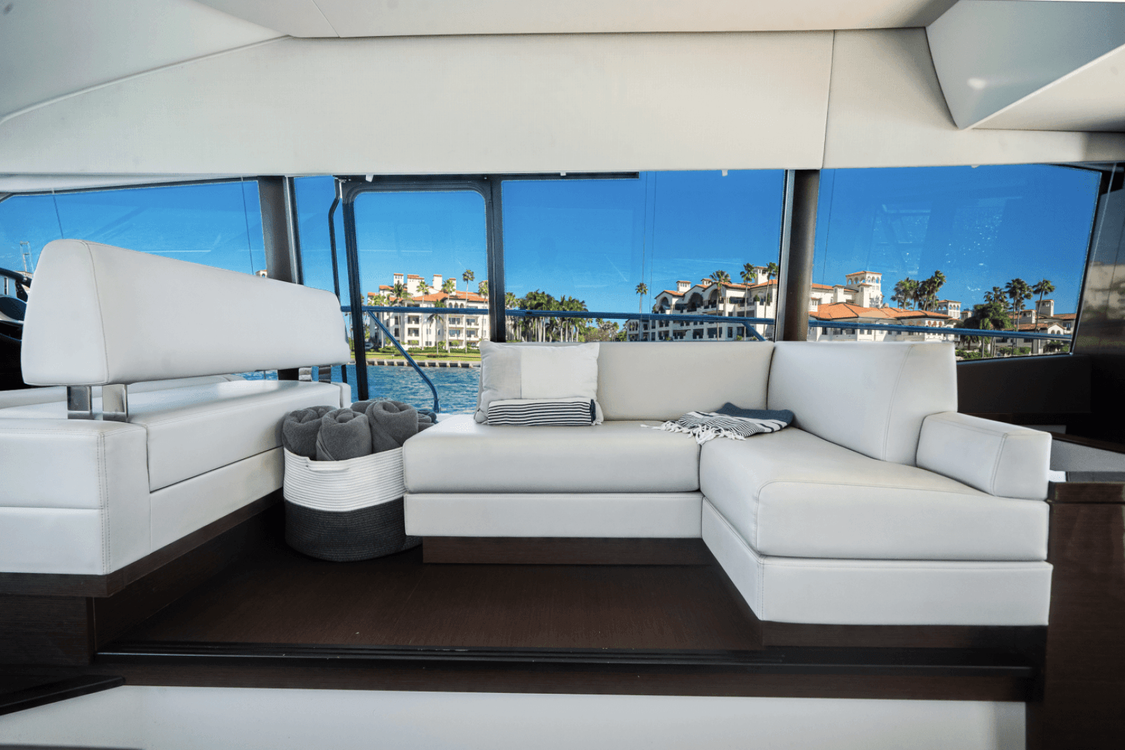 2020 Prestige 520 FLYBRIDGE - Image 37