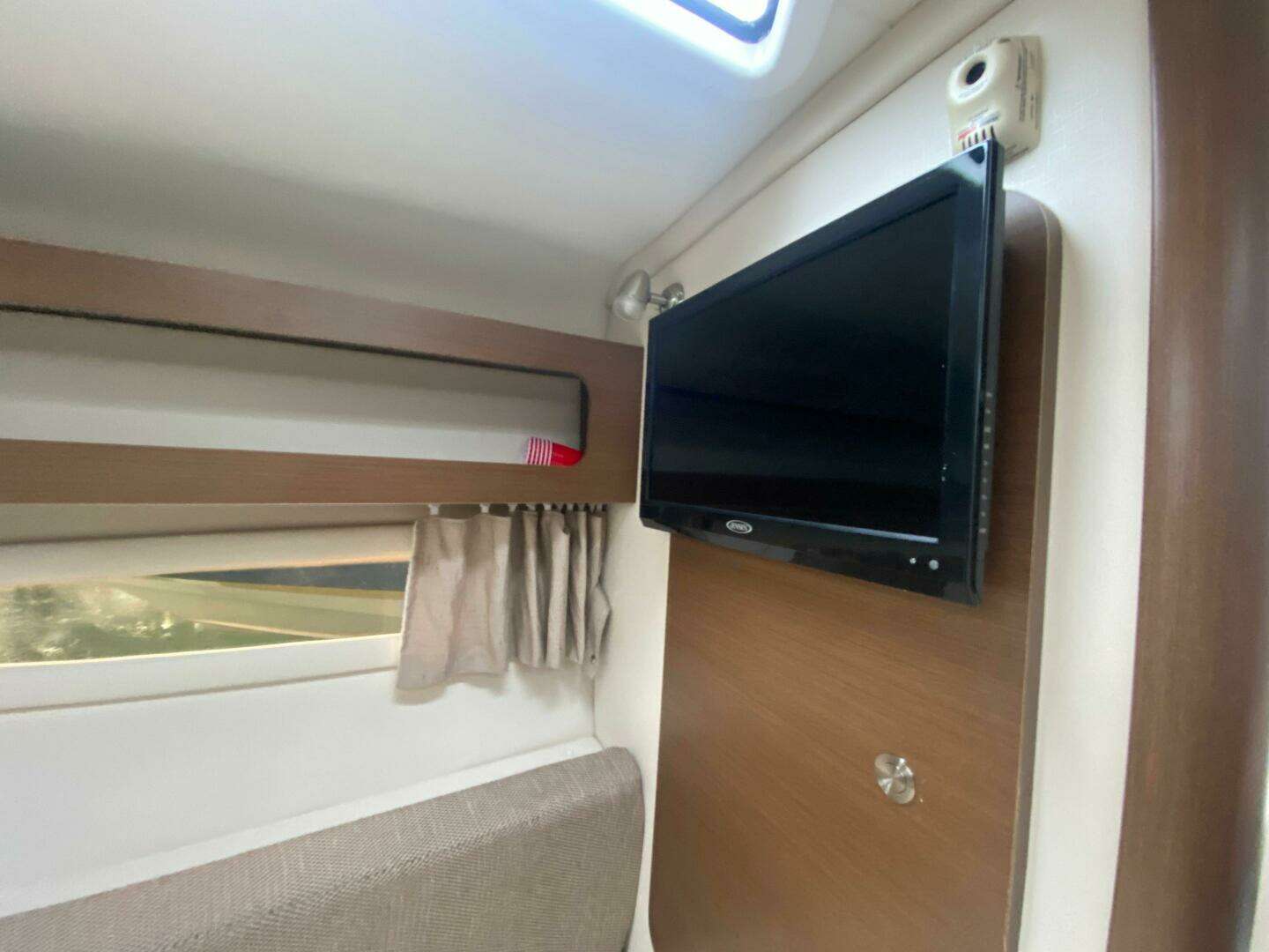 2018 Sea Ray 260 Sundancer - Image 14