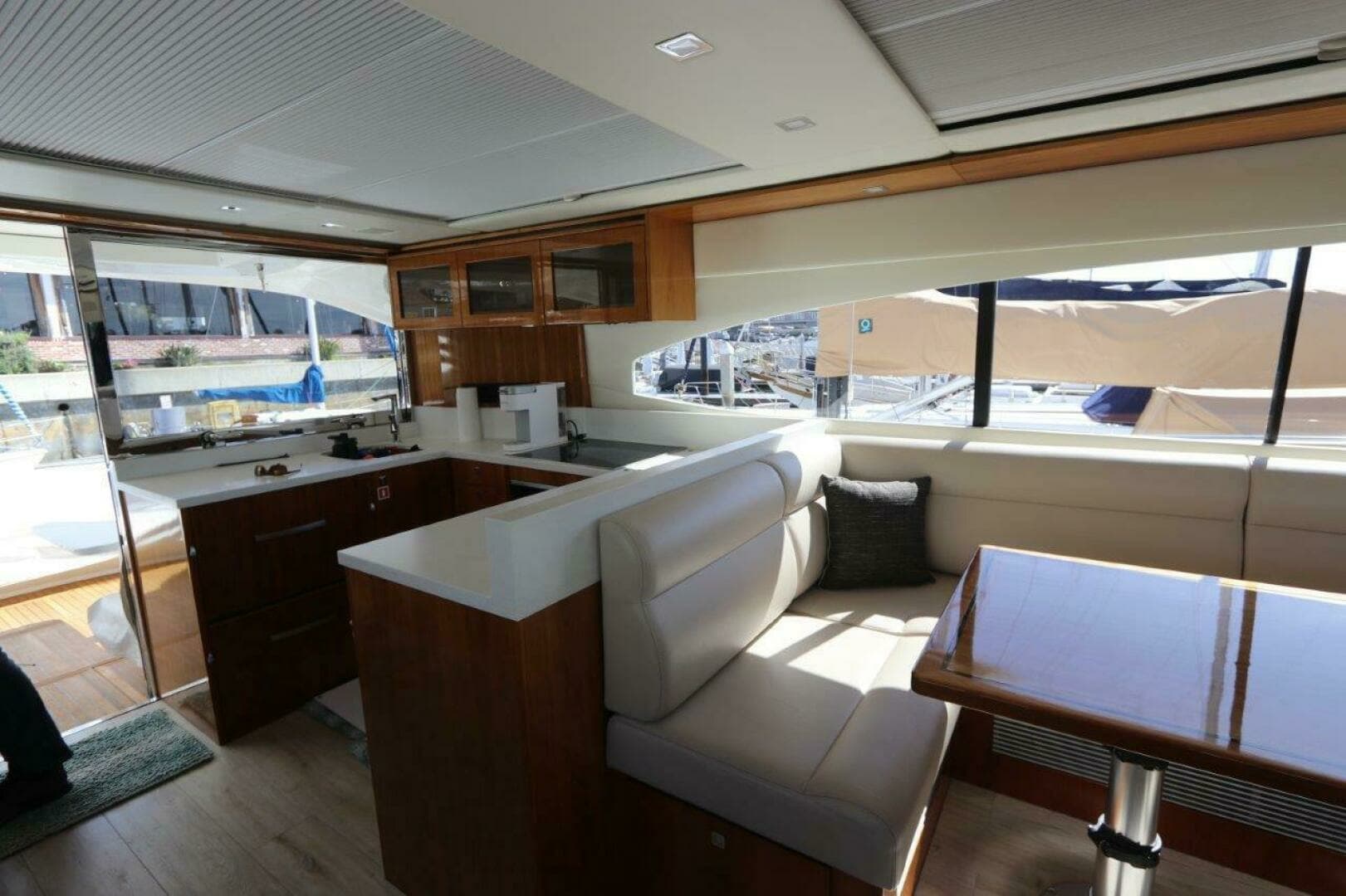 2020 Riviera 6000 Sport Yacht - Image 25