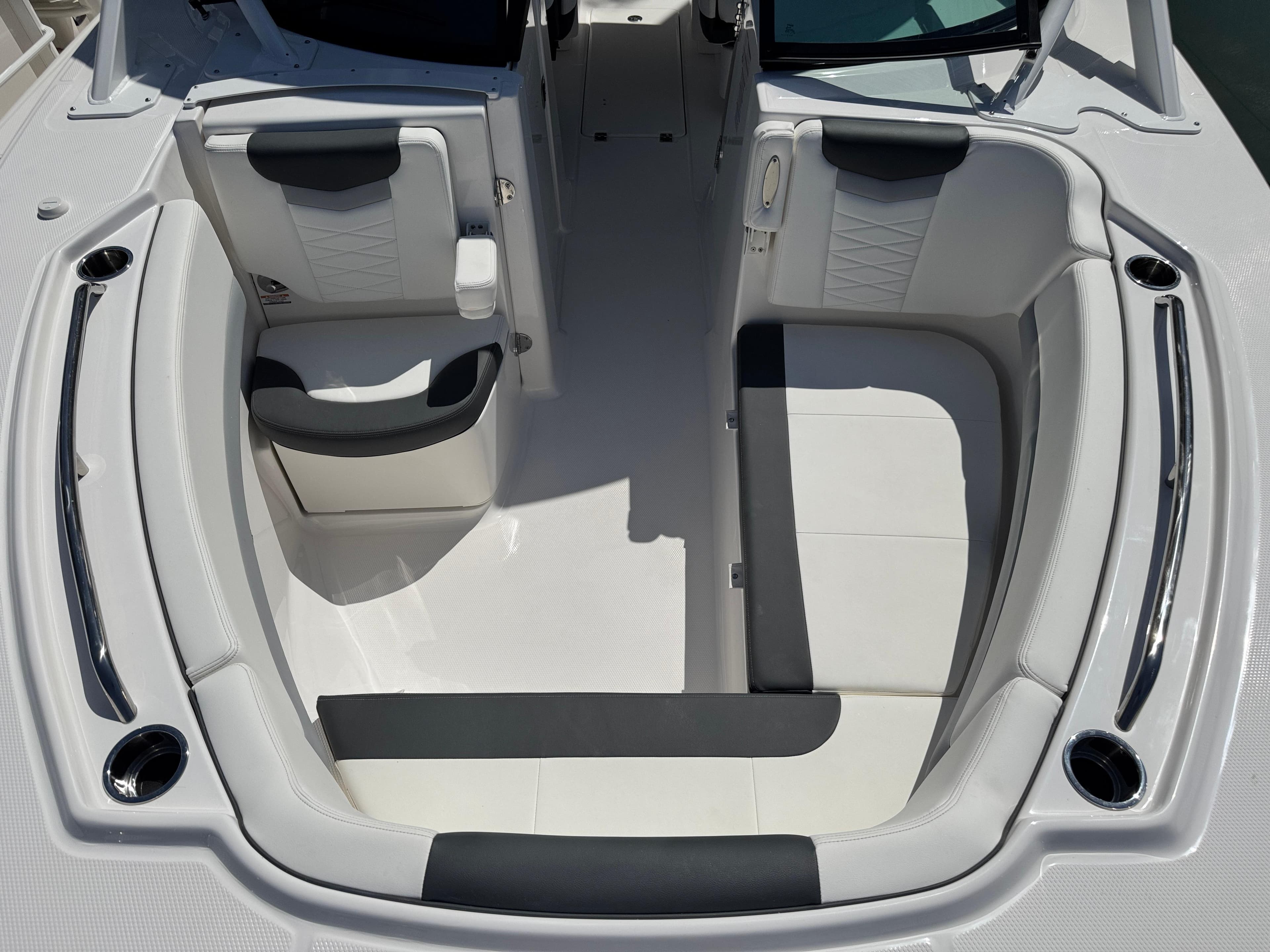 2024 Robalo R317 boat interior with sleek seating and modern design.