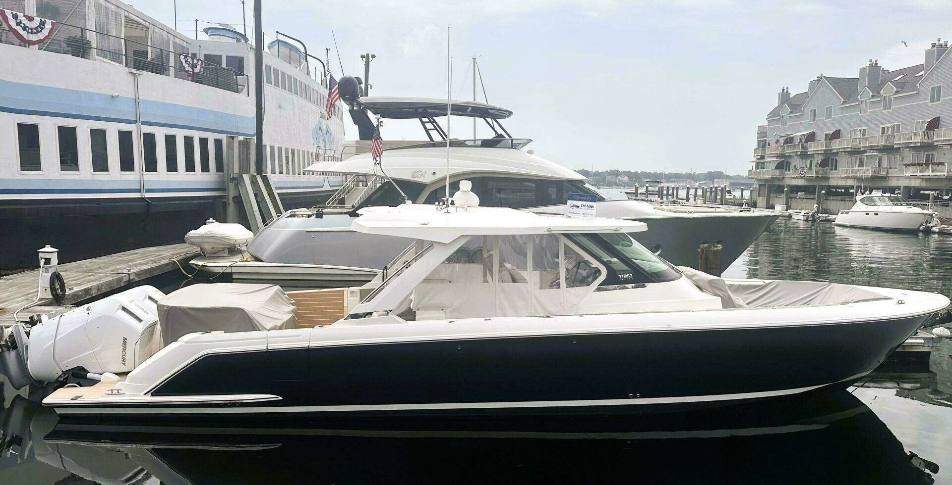 2024 Tiara Yachts 43 LS - Image 9