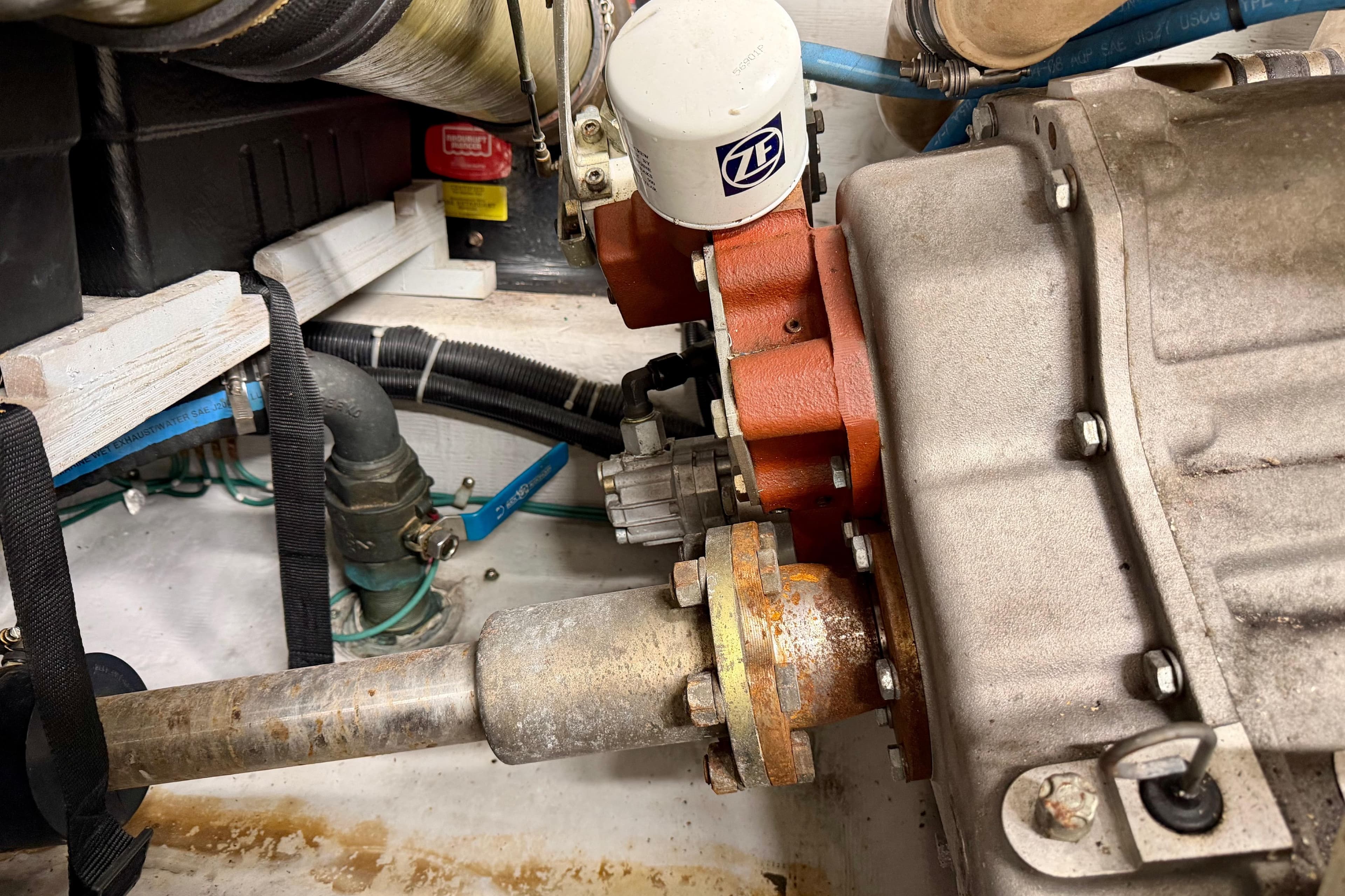 Engine compartment of a 1999 Carver 530 Voyager Pilothouse with visible mechanical components.