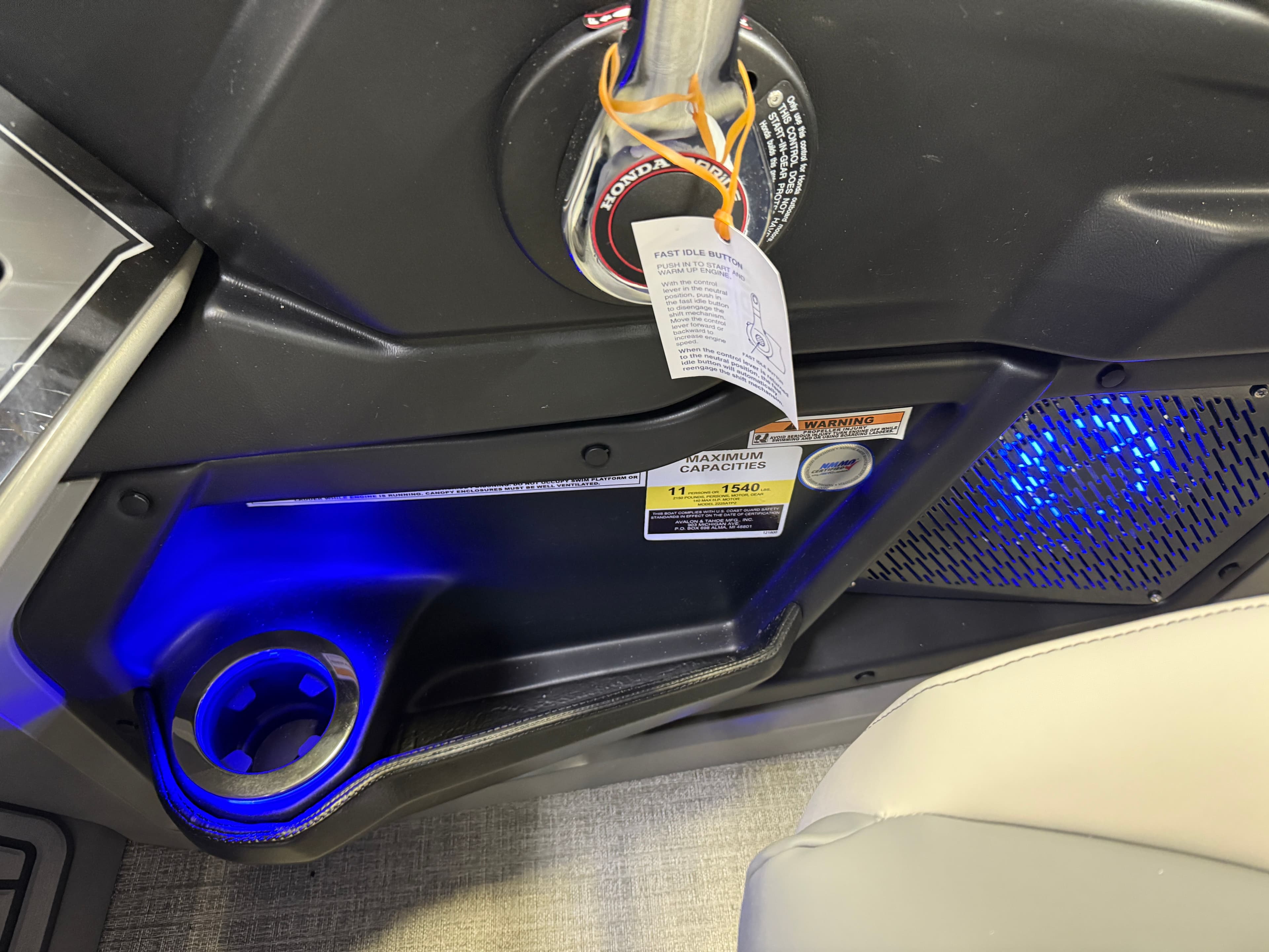 2025 Tahoe Cascade 200HP Quad Lounge 2385 Tritoon - 18