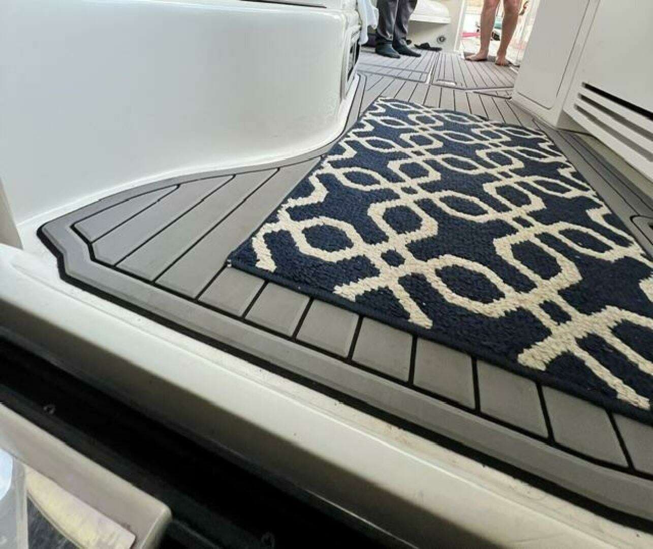 2003 Sea Ray 380 Sundancer - Image 13