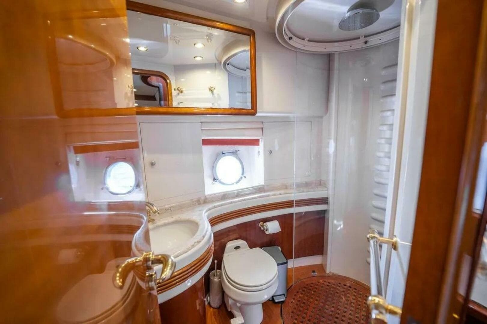 2004 Azimut 80 Carat - Image 20