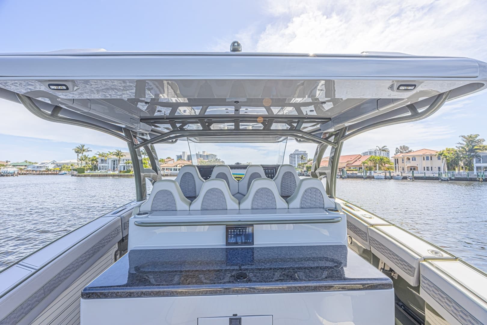 2025 Midnight Express 52 Vitesse - Image 25
