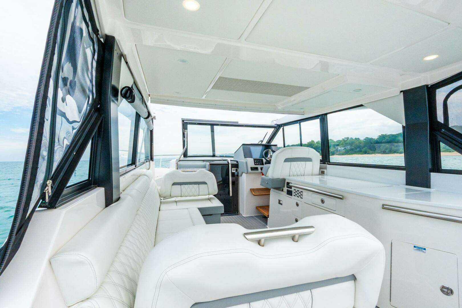 2022 Regal 36 Grande Coupe - Image 17