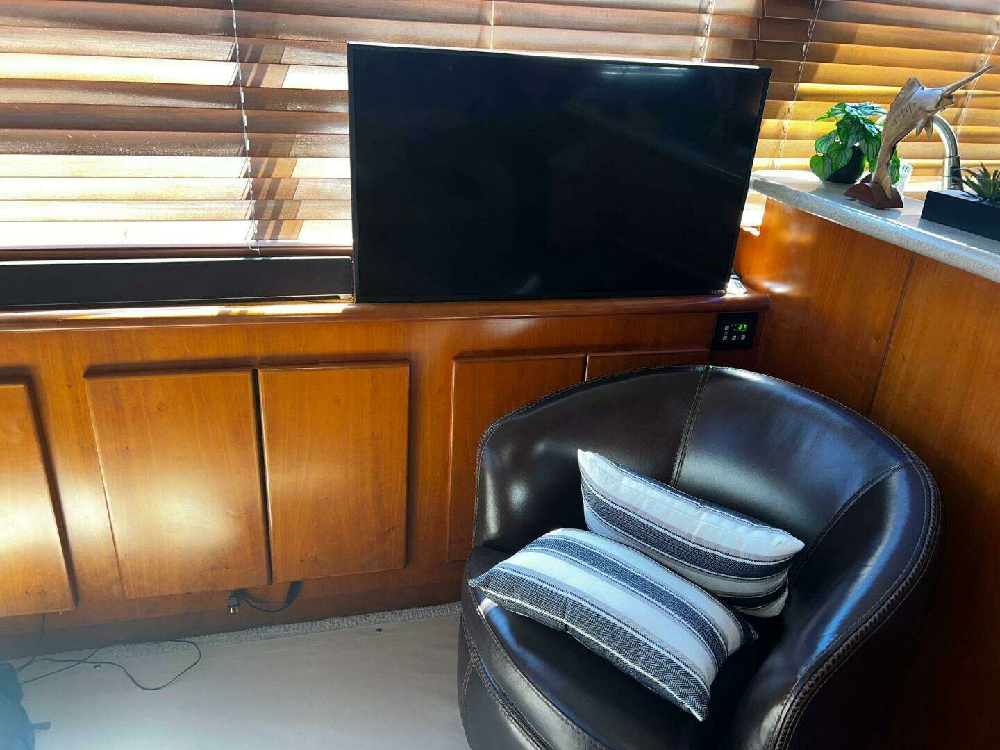 2003 Symbol Pilothouse - Image 13