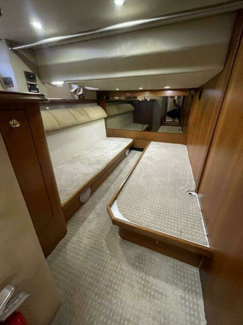2001 Cruisers Yachts 5000 Pilothouse - Image 17