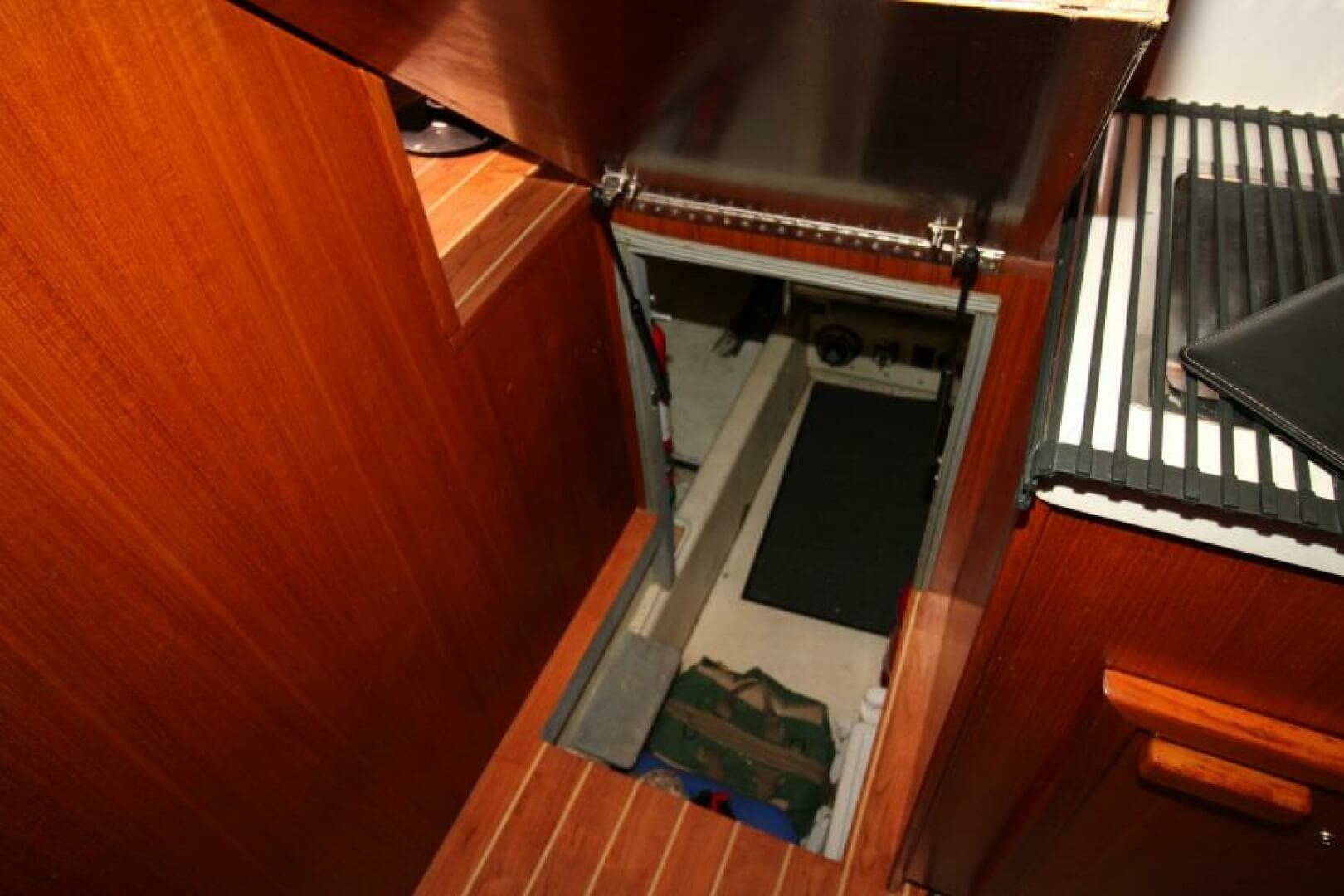 2000 Ricker 42 Classic - Image 50