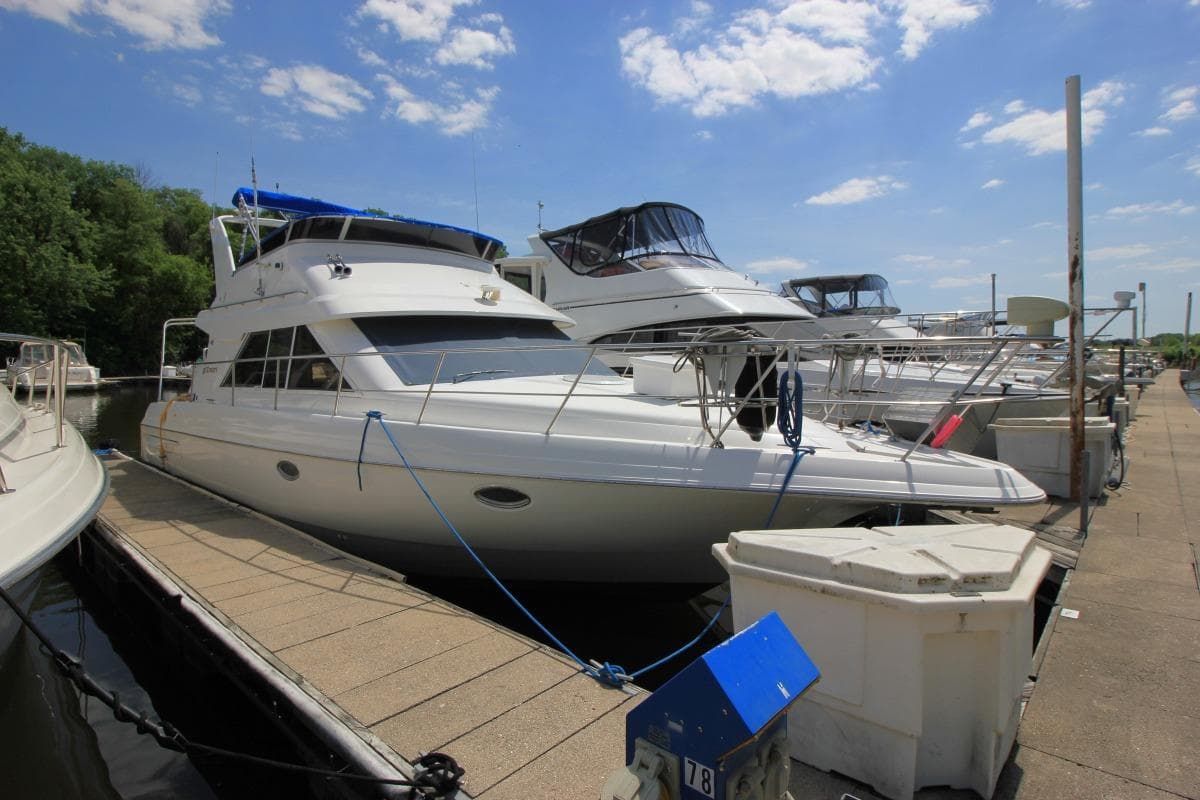 1996 Cruisers Yachts 3580 Flybridge