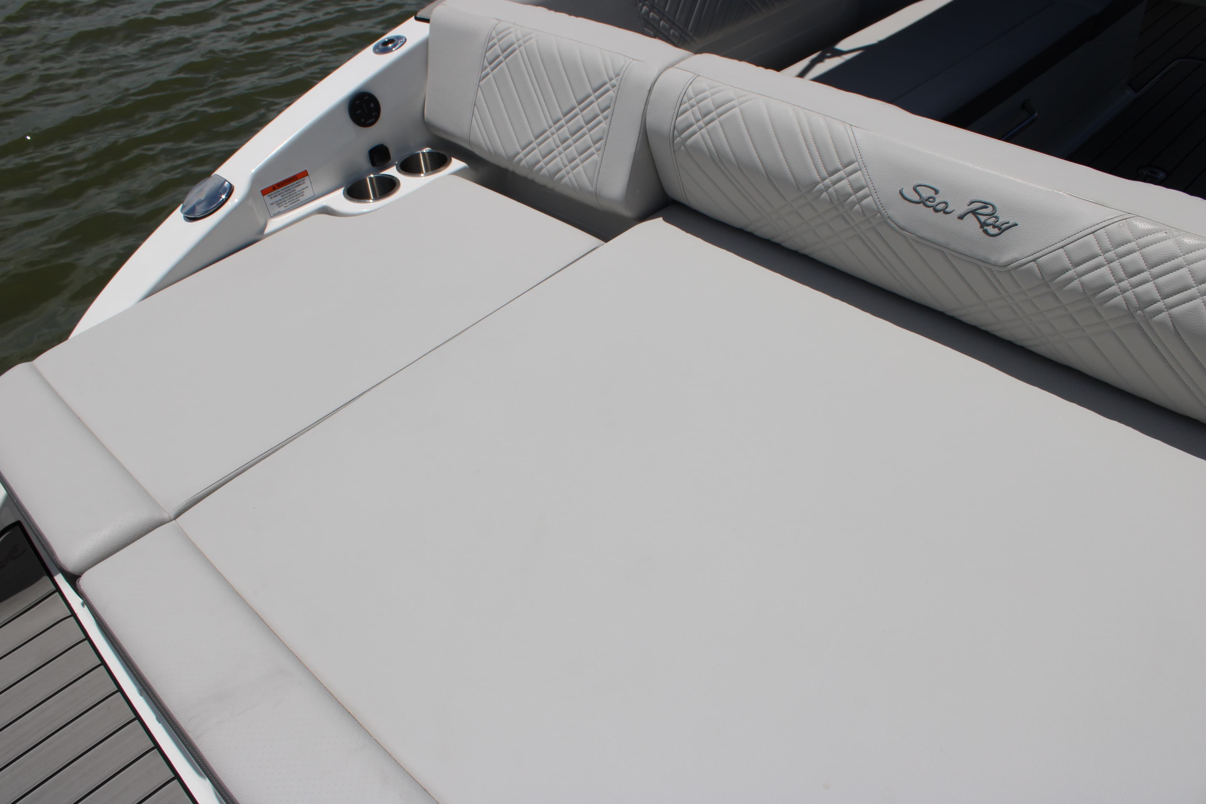 2026 Sea Ray SDX 270 Outboard - 25